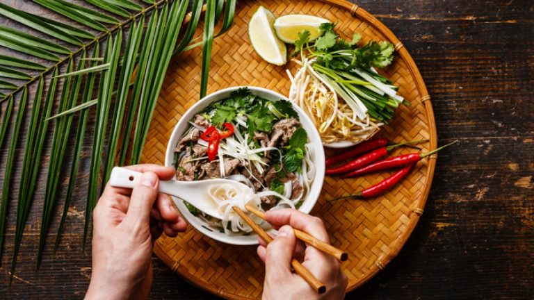 TOP 10 món ăn nổi tiếng của Việt Nam